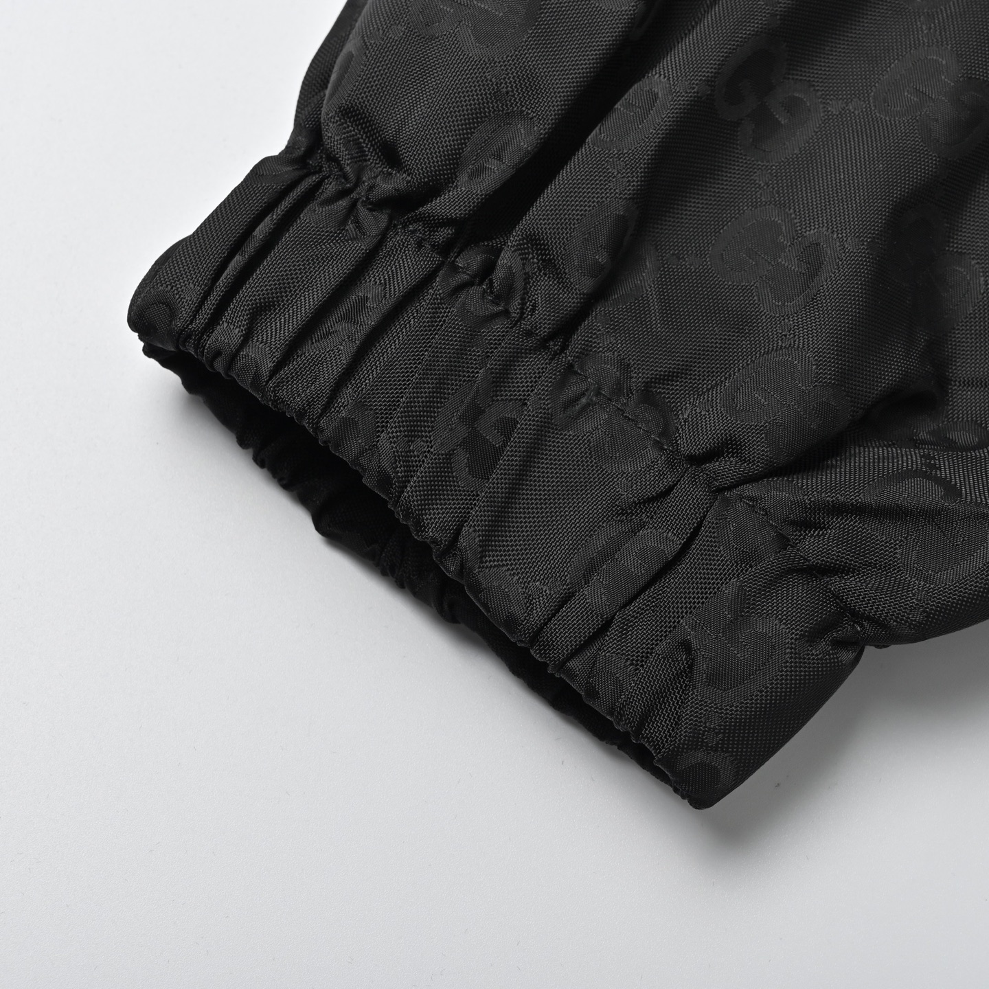 Gucci 古驰 满印连帽休闲夹克外套 轻质GG尼龙提花 领口织带