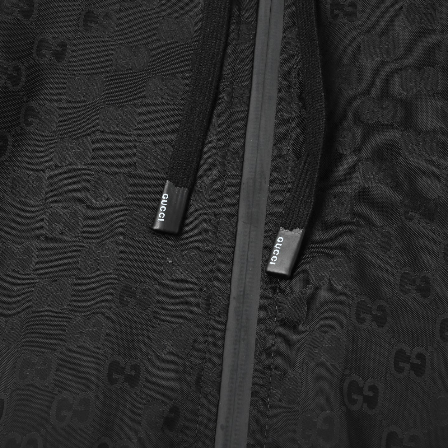 Gucci 古驰 满印连帽休闲夹克外套 轻质GG尼龙提花 领口织带