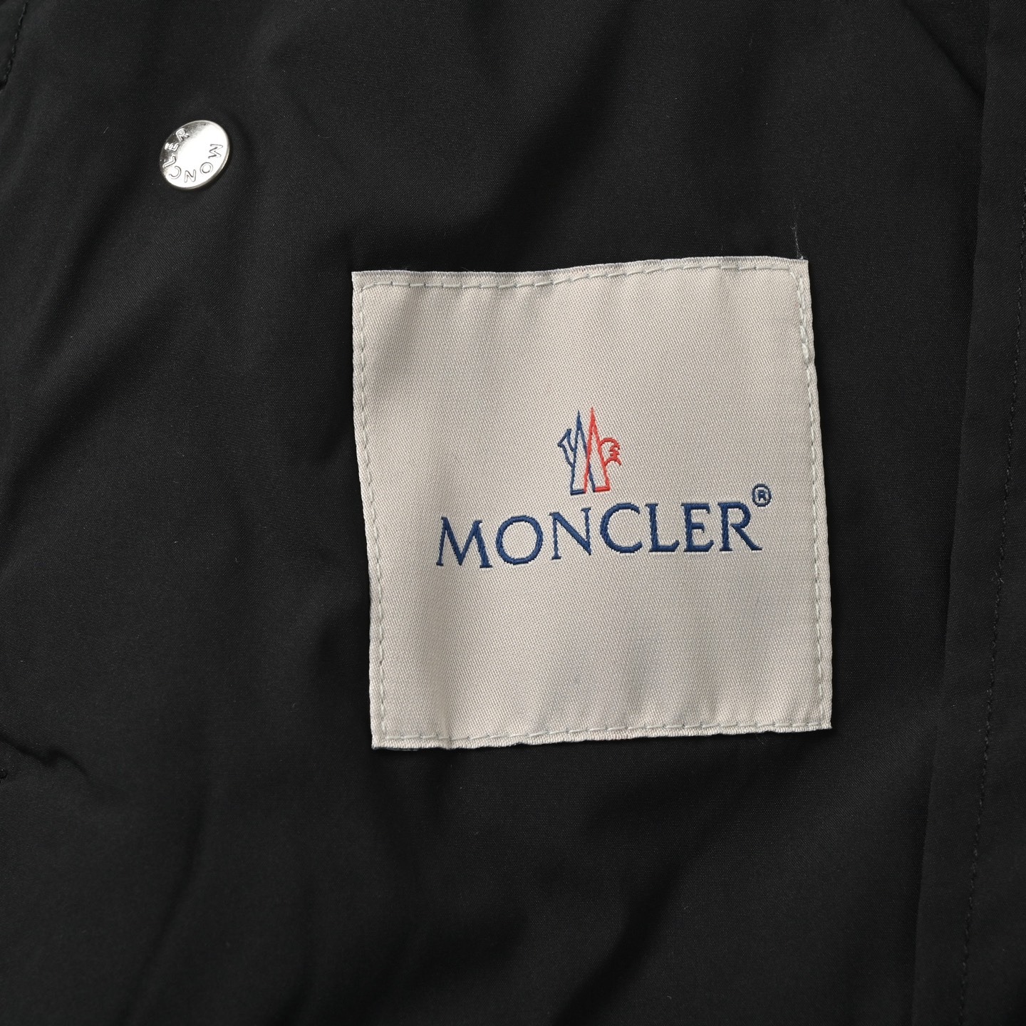 Moncler 蒙口 轻薄款防晒风衣外套 非常轻薄的一款风衣