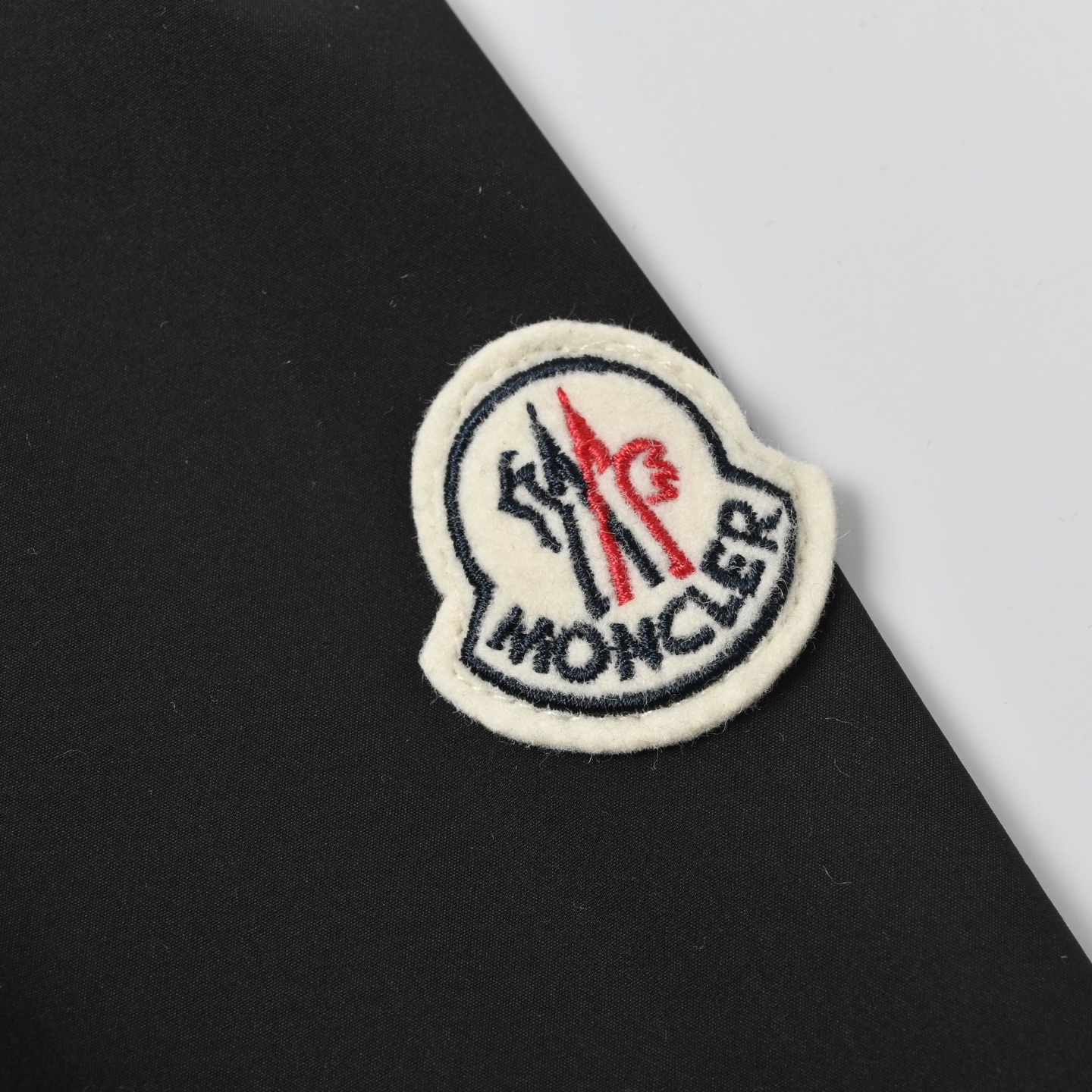 Moncler 蒙口 轻薄款防晒风衣外套 非常轻薄的一款风衣