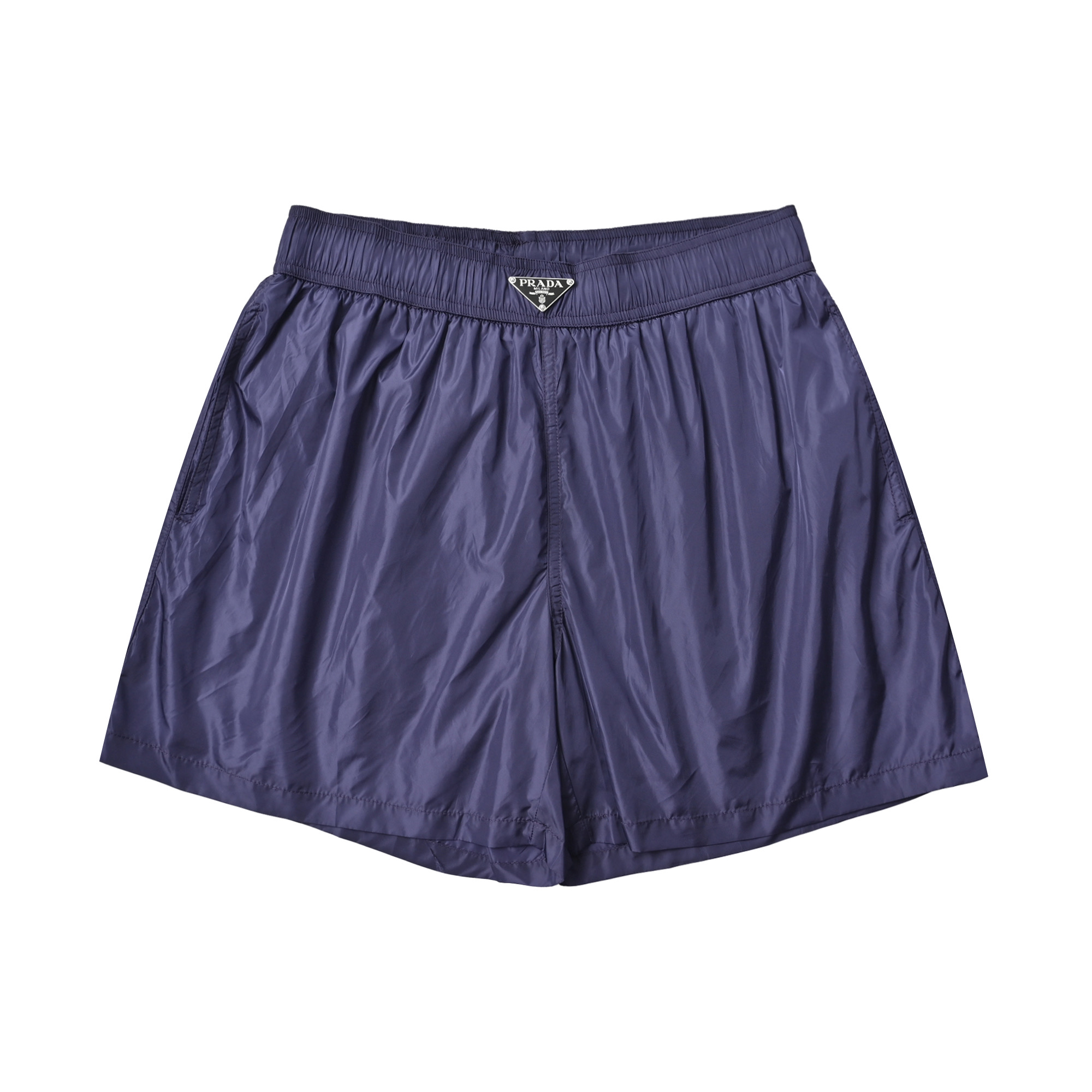 Prada 普拉达 它采用了高品质的尼龙材质