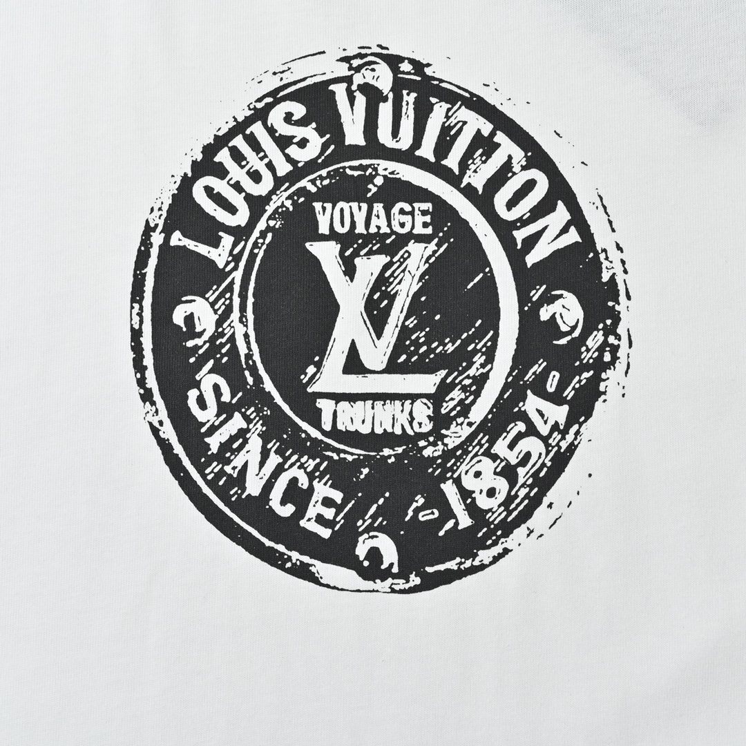 Louis Vuitton 路易威登 25Ss春夏新款 圆圈logo印花圆领短袖T恤-Chinese UA Cheap High Quatity Brand Clothes Bags handbags Sneakers wholesale wholesaler seller from China Factory suppliers Fashion Clothing Shoes best Quality Beautiful Price Louis Vuitton 路易威登 25Ss春夏新款 圆圈logo印花圆领短袖T恤
