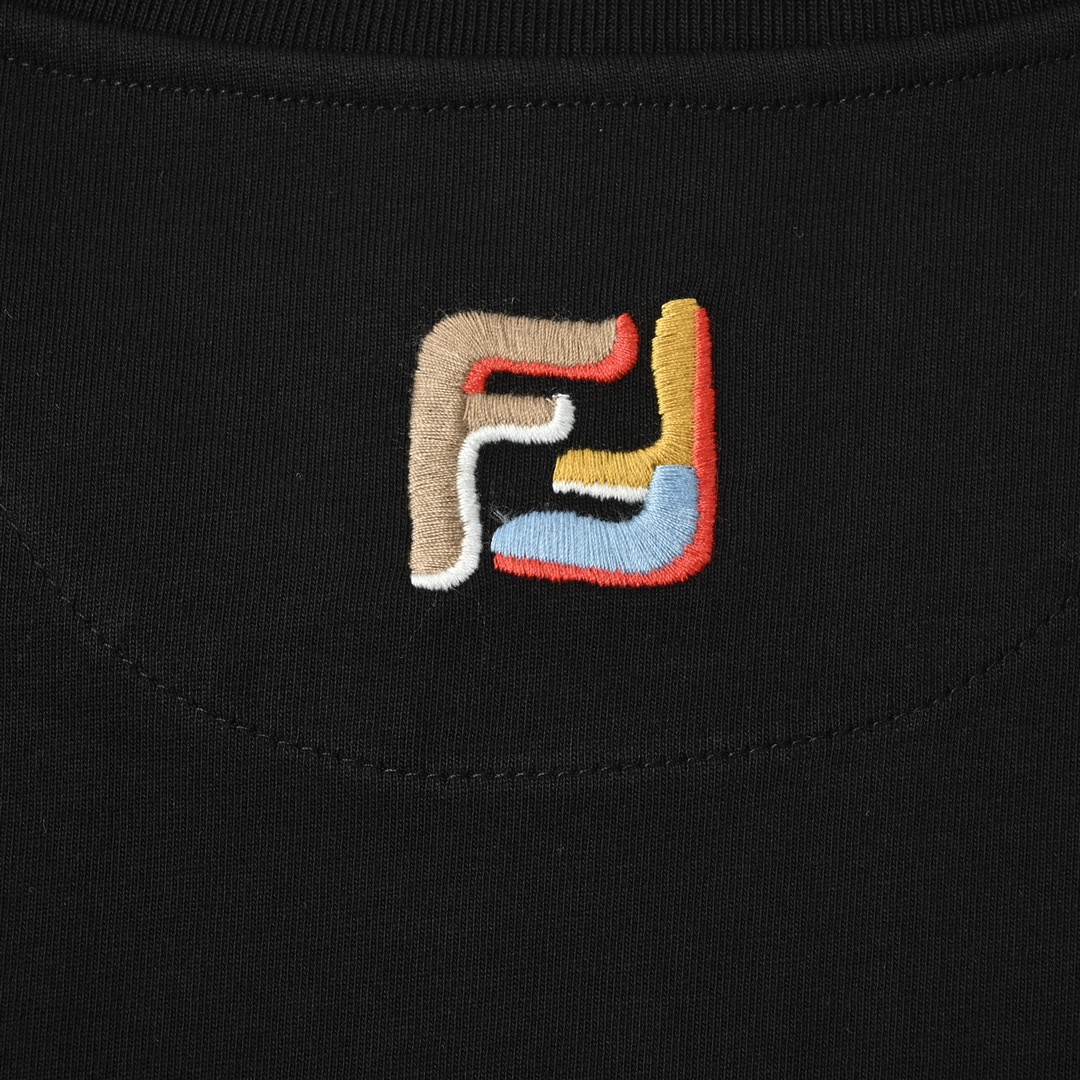Fendi 芬迪 彩F拉链口袋短袖T恤