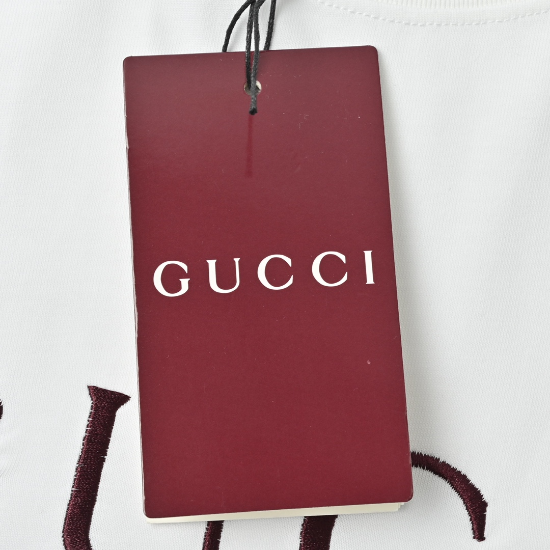 Gucci 古驰 简约字母刺绣logo图案短袖-Chinese UA Cheap High Quatity Brand Clothes Bags handbags Sneakers wholesale wholesaler seller from China Factory suppliers Fashion Clothing Shoes best Quality Beautiful Price Gucci 古驰 简约字母刺绣logo图案短袖