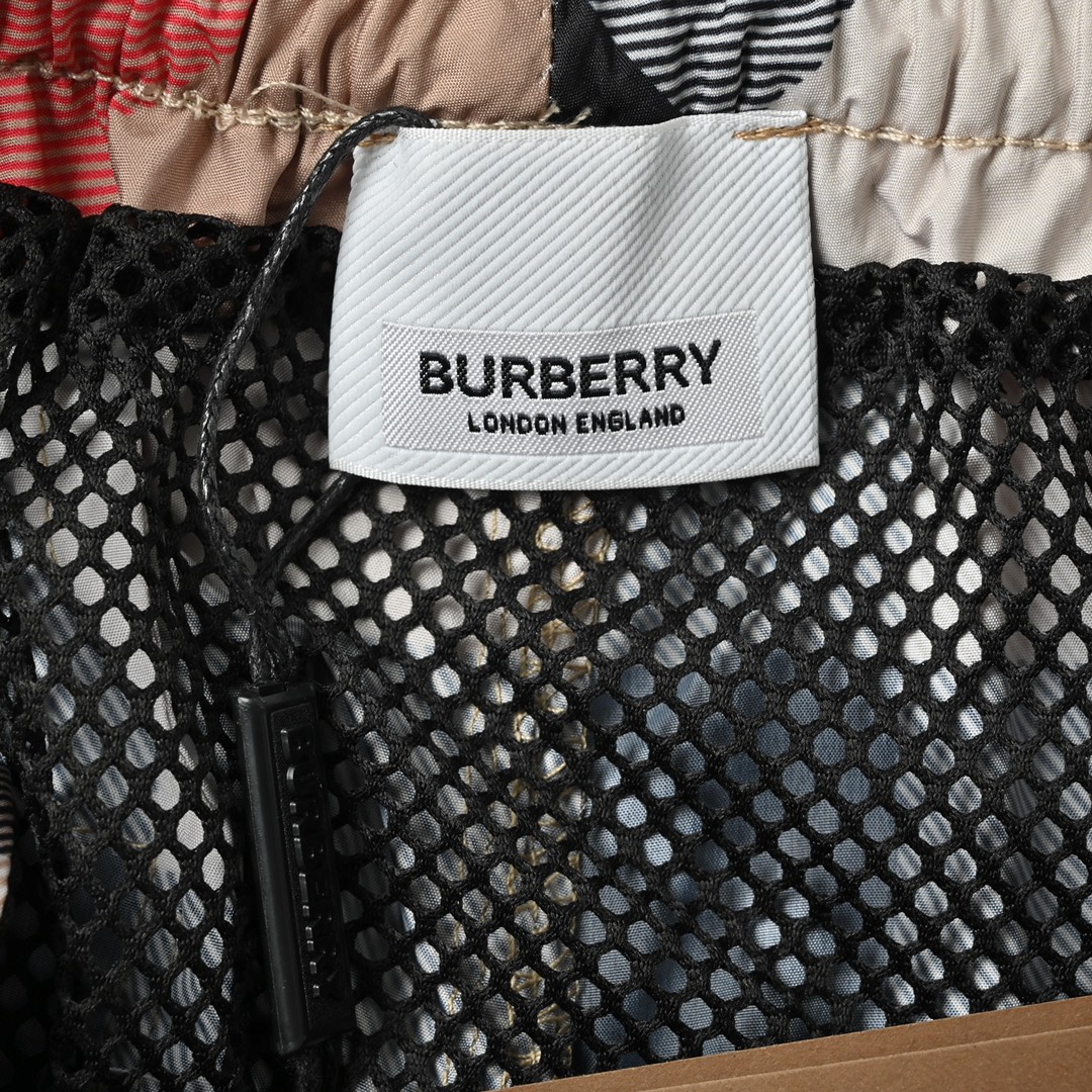 Burberry 巴宝莉 经典大格子沙滩短裤
