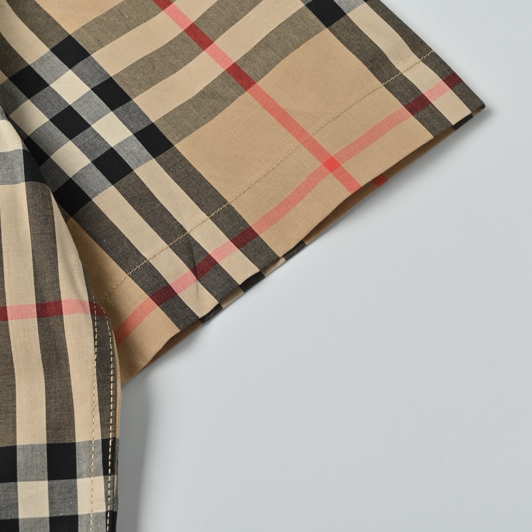 Burberry 巴宝莉 经典款短袖格子衬衫 男士新款斜格纹棉绸府短袖衬衫-Chinese UA Cheap High Quatity Brand Clothes Bags handbags Sneakers wholesale wholesaler seller from China Factory suppliers Fashion Clothing Shoes best Quality Beautiful Price Burberry 巴宝莉 经典款短袖格子衬衫 男士新款斜格纹棉绸府短袖衬衫
