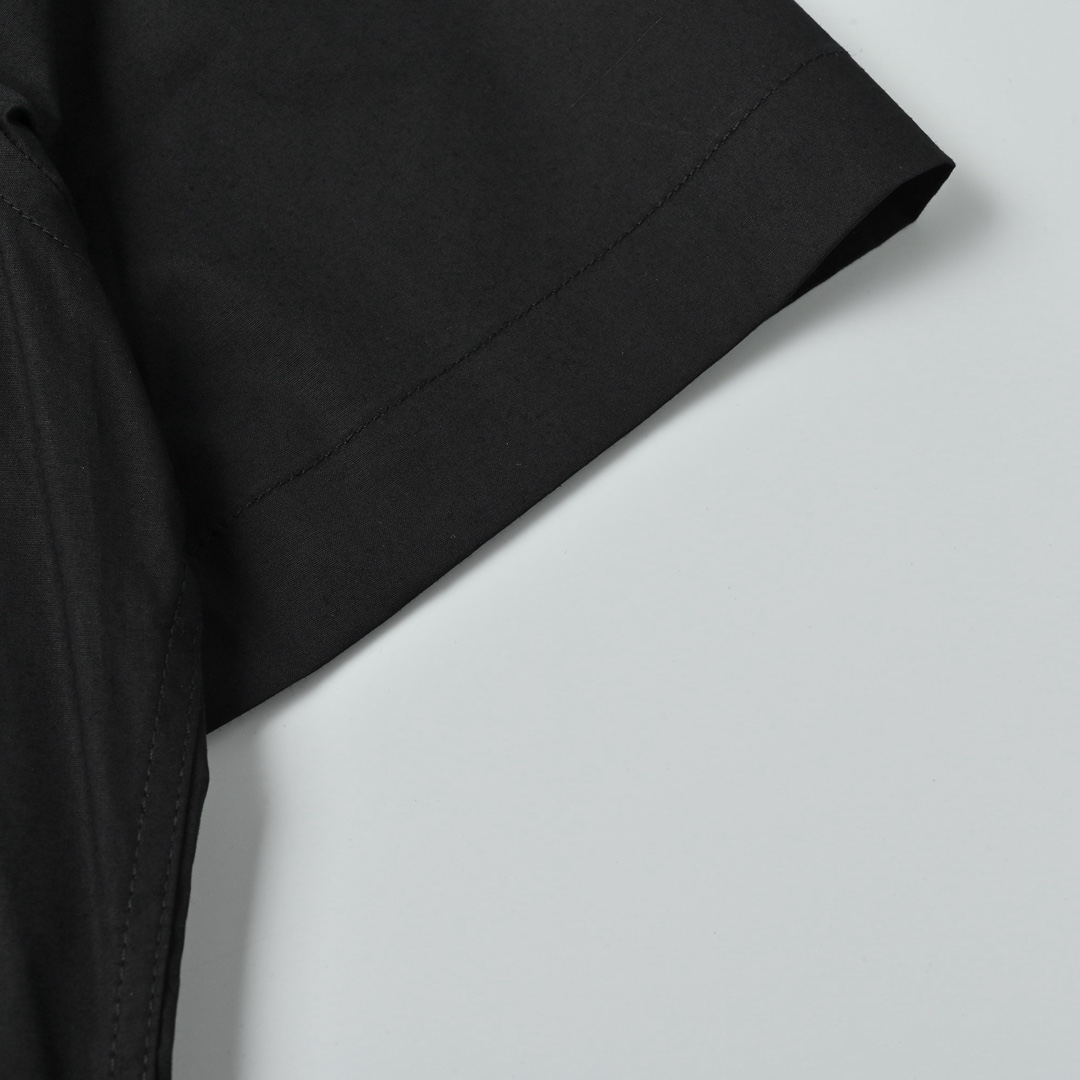 Burberry 胸前TB刺绣小标短袖衬衫 典型精准的英式版型剪裁-Chinese UA Cheap High Quatity Brand Clothes Bags handbags Sneakers wholesale wholesaler seller from China Factory suppliers Fashion Clothing Shoes best Quality Beautiful Price Burberry 胸前TB刺绣小标短袖衬衫 典型精准的英式版型剪裁