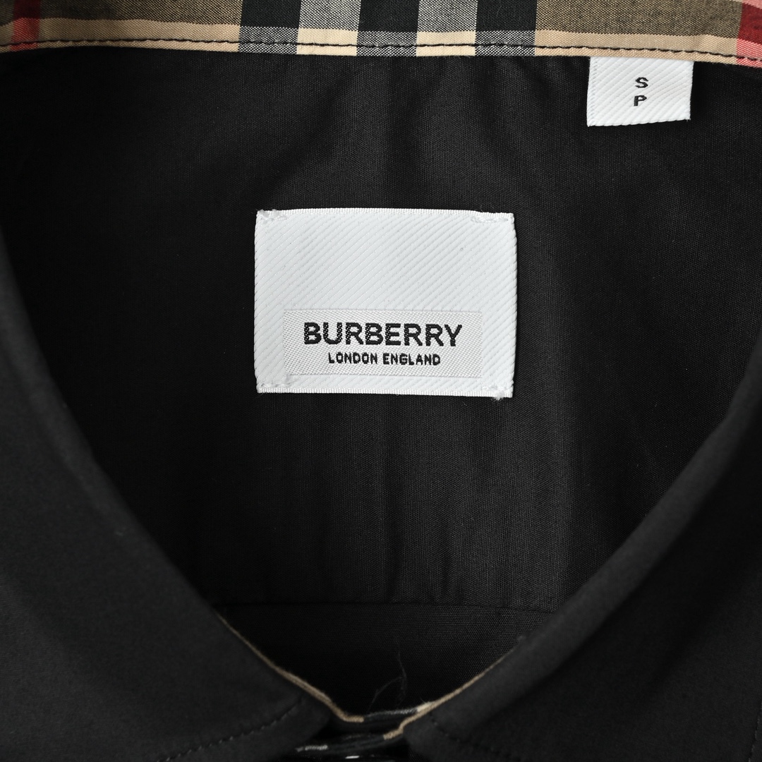 Burberry 胸前TB刺绣小标短袖衬衫 典型精准的英式版型剪裁-Chinese UA Cheap High Quatity Brand Clothes Bags handbags Sneakers wholesale wholesaler seller from China Factory suppliers Fashion Clothing Shoes best Quality Beautiful Price Burberry 胸前TB刺绣小标短袖衬衫 典型精准的英式版型剪裁