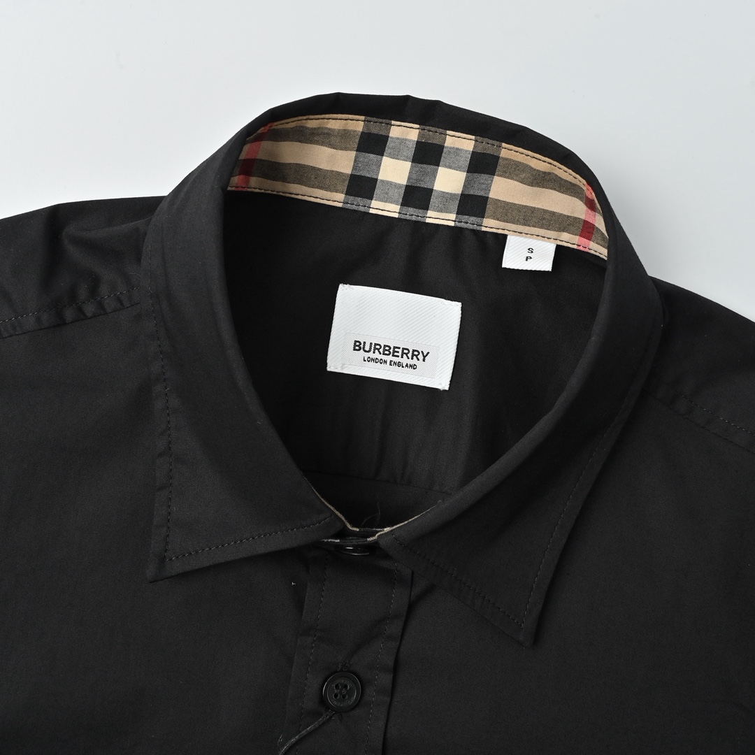 Burberry 胸前TB刺绣小标短袖衬衫 典型精准的英式版型剪裁-Chinese UA Cheap High Quatity Brand Clothes Bags handbags Sneakers wholesale wholesaler seller from China Factory suppliers Fashion Clothing Shoes best Quality Beautiful Price Burberry 胸前TB刺绣小标短袖衬衫 典型精准的英式版型剪裁