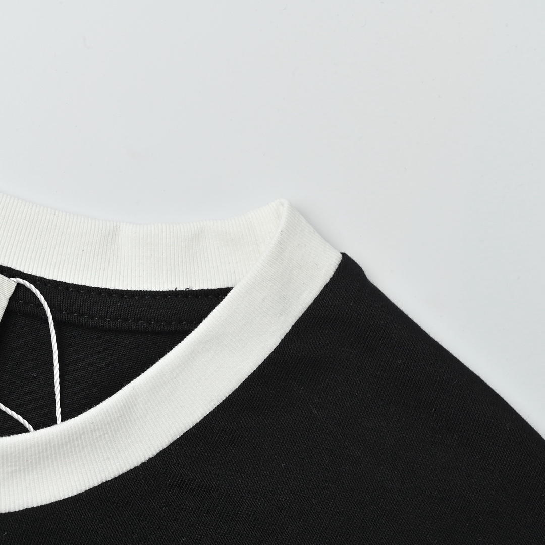 Miumiu 24SS 刺绣徽标拼色短袖-Chinese UA Cheap High Quatity Brand Clothes Bags handbags Sneakers wholesale wholesaler seller from China Factory suppliers Fashion Clothing Shoes best Quality Beautiful Price Miumiu 24SS 刺绣徽标拼色短袖