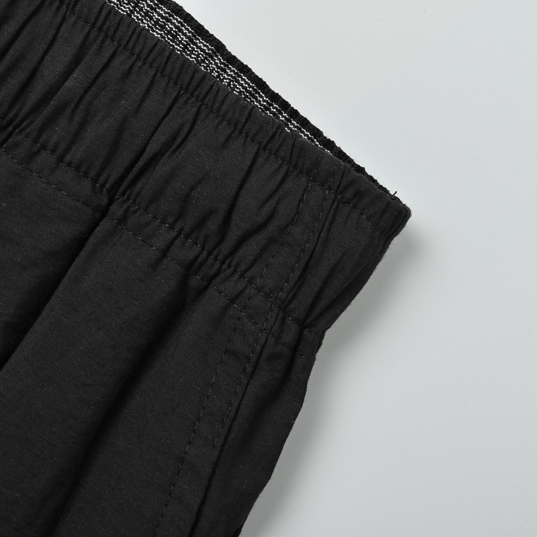 Loewe 罗意威 后袋镂空刺绣短裤-Chinese UA Cheap High Quatity Brand Clothes Bags handbags Sneakers wholesale wholesaler seller from China Factory suppliers Fashion Clothing Shoes best Quality Beautiful Price Loewe 罗意威 后袋镂空刺绣短裤