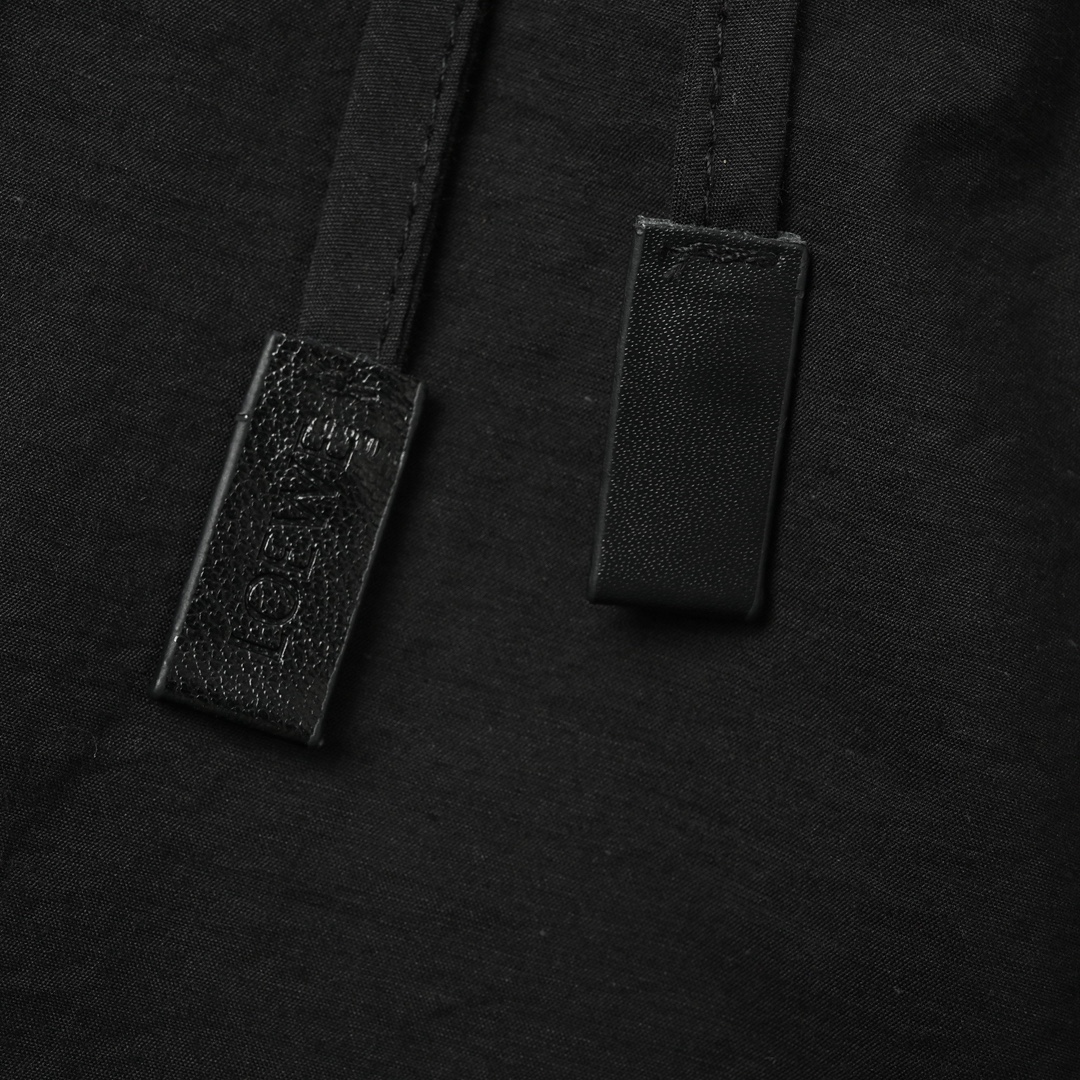 Loewe 罗意威 后袋镂空刺绣短裤-Chinese UA Cheap High Quatity Brand Clothes Bags handbags Sneakers wholesale wholesaler seller from China Factory suppliers Fashion Clothing Shoes best Quality Beautiful Price Loewe 罗意威 后袋镂空刺绣短裤