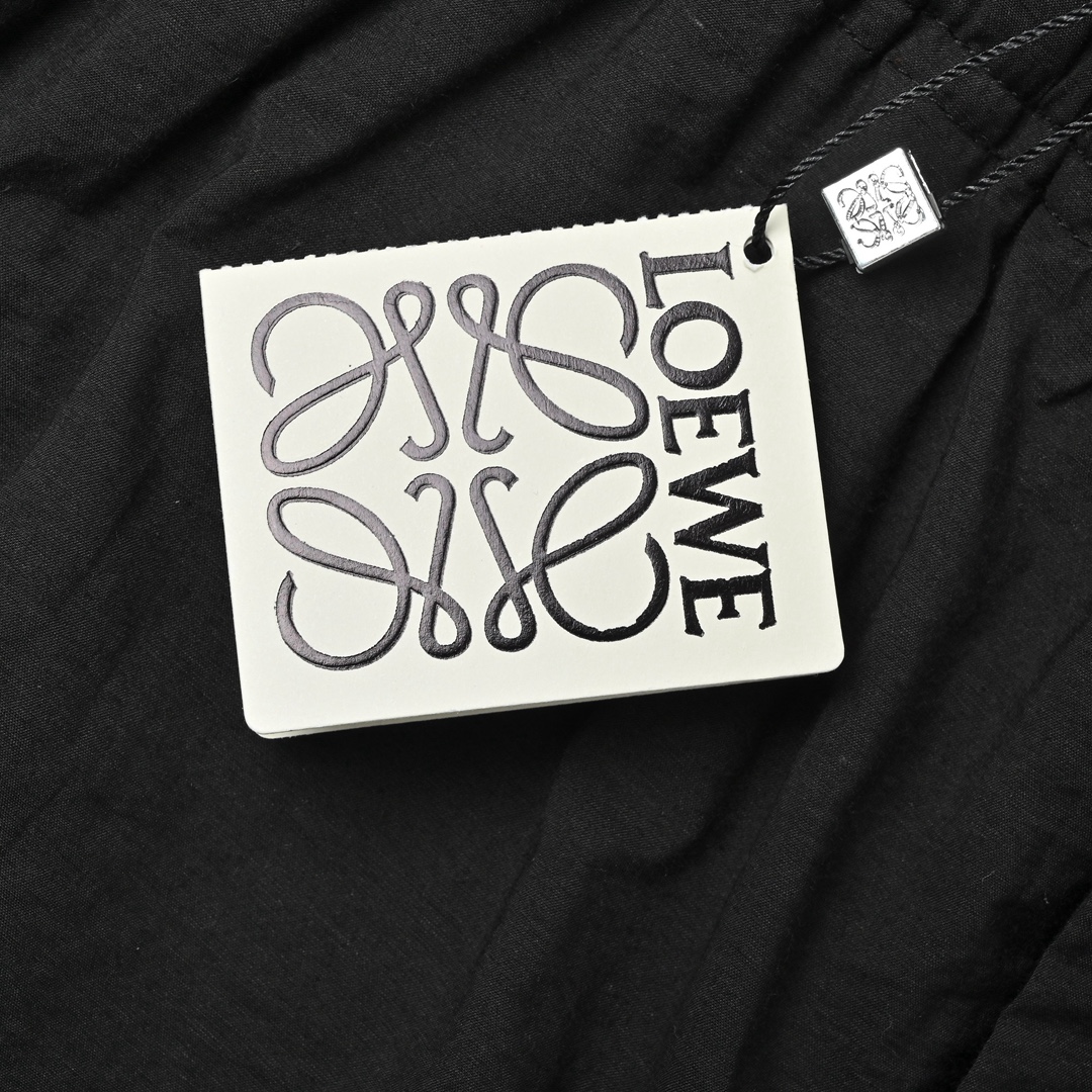 Loewe 罗意威 后袋镂空刺绣短裤-Chinese UA Cheap High Quatity Brand Clothes Bags handbags Sneakers wholesale wholesaler seller from China Factory suppliers Fashion Clothing Shoes best Quality Beautiful Price Loewe 罗意威 后袋镂空刺绣短裤