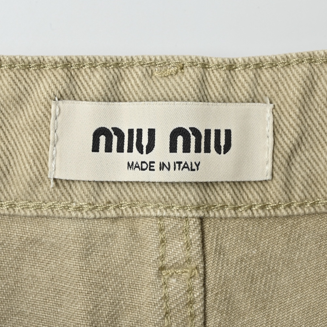 Miumiu 24SS 后袋徽标纯色直筒裤-Chinese UA Cheap High Quatity Brand Clothes Bags handbags Sneakers wholesale wholesaler seller from China Factory suppliers Fashion Clothing Shoes best Quality Beautiful Price Miumiu 24SS 后袋徽标纯色直筒裤