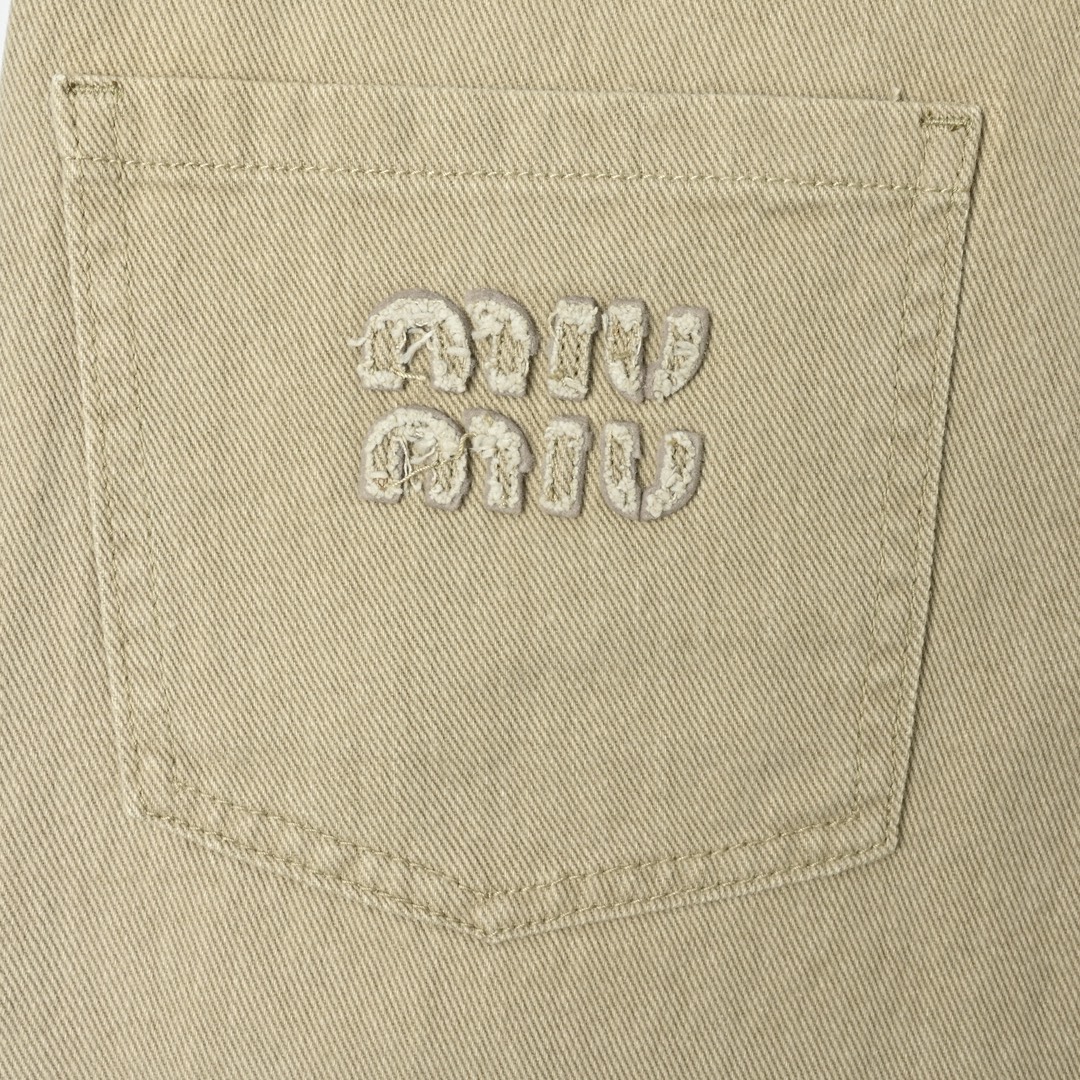 Miumiu 24SS 后袋徽标纯色直筒裤-Chinese UA Cheap High Quatity Brand Clothes Bags handbags Sneakers wholesale wholesaler seller from China Factory suppliers Fashion Clothing Shoes best Quality Beautiful Price Miumiu 24SS 后袋徽标纯色直筒裤