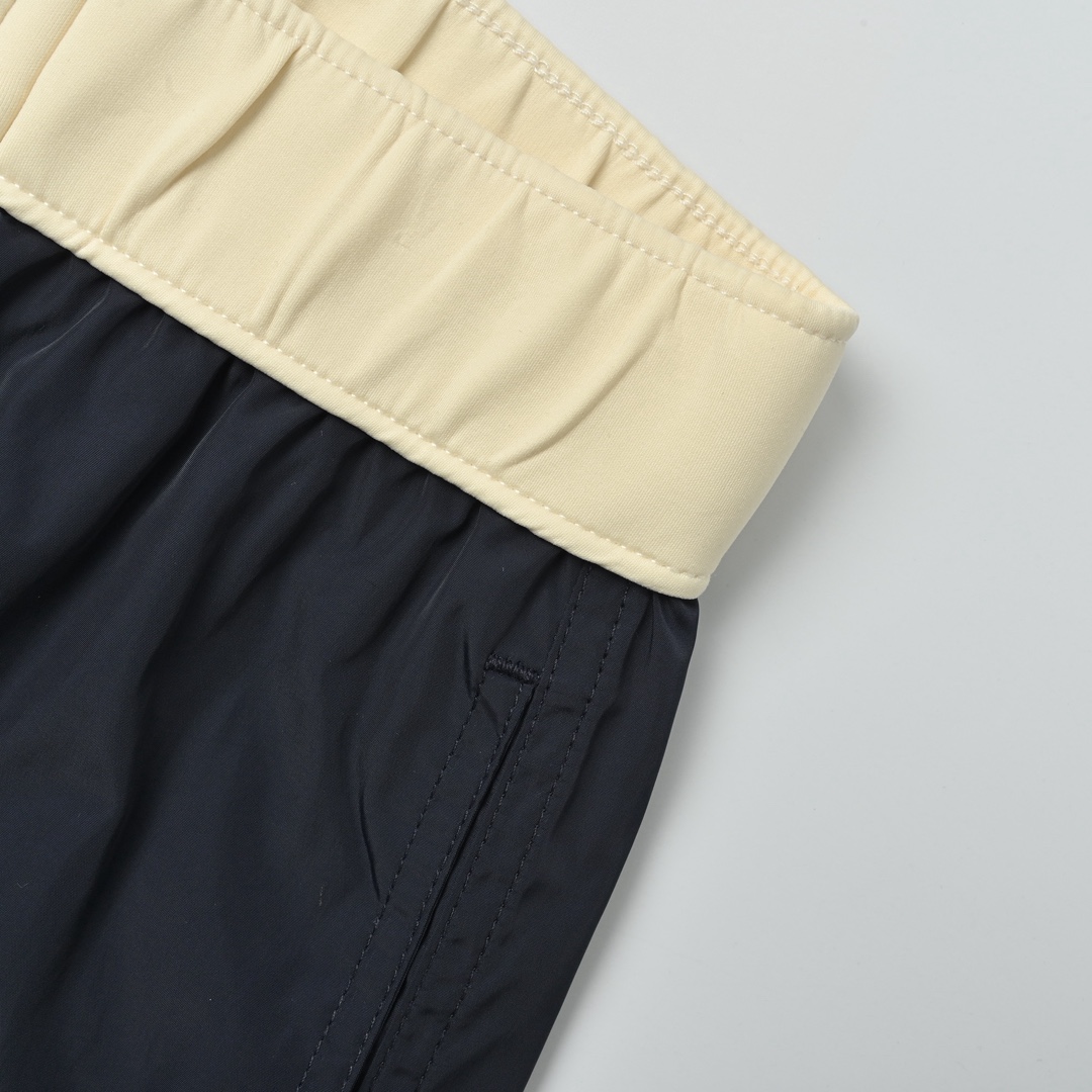 MONCLER 蒙口 小标拼接沙滩短裤