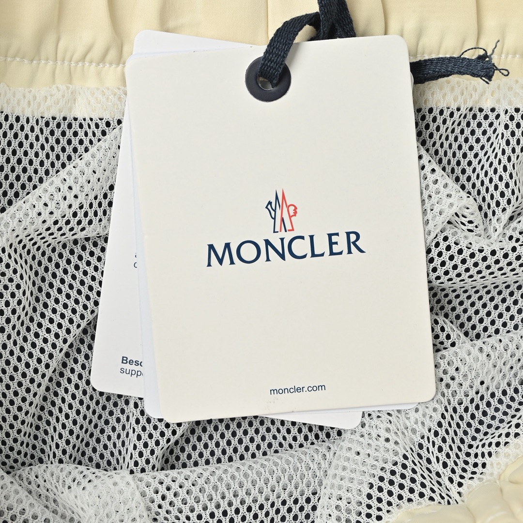 MONCLER 蒙口 小标拼接沙滩短裤
