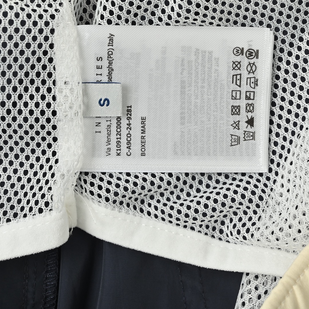 MONCLER 蒙口 小标拼接沙滩短裤