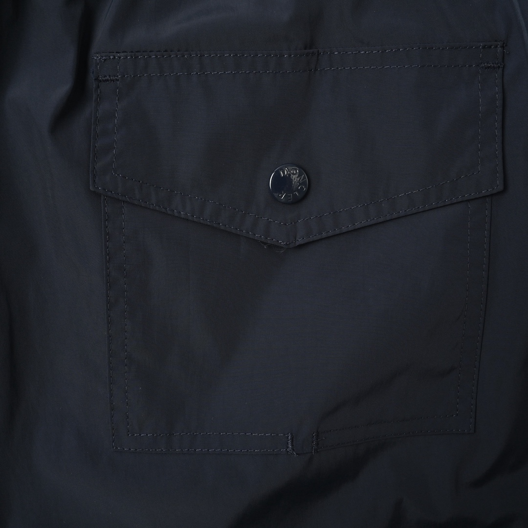 MONCLER 蒙口 小标拼接沙滩短裤