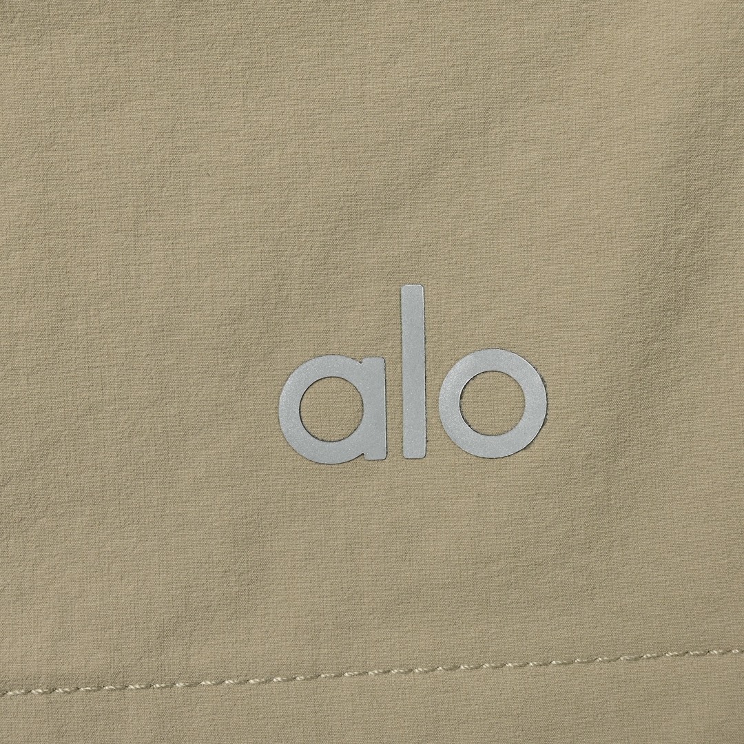 Alo 吸汗系列logo小标运动短裤-Chinese UA Cheap High Quatity Brand Clothes Bags handbags Sneakers wholesale wholesaler seller from China Factory suppliers Fashion Clothing Shoes best Quality Beautiful Price Alo 吸汗系列logo小标运动短裤