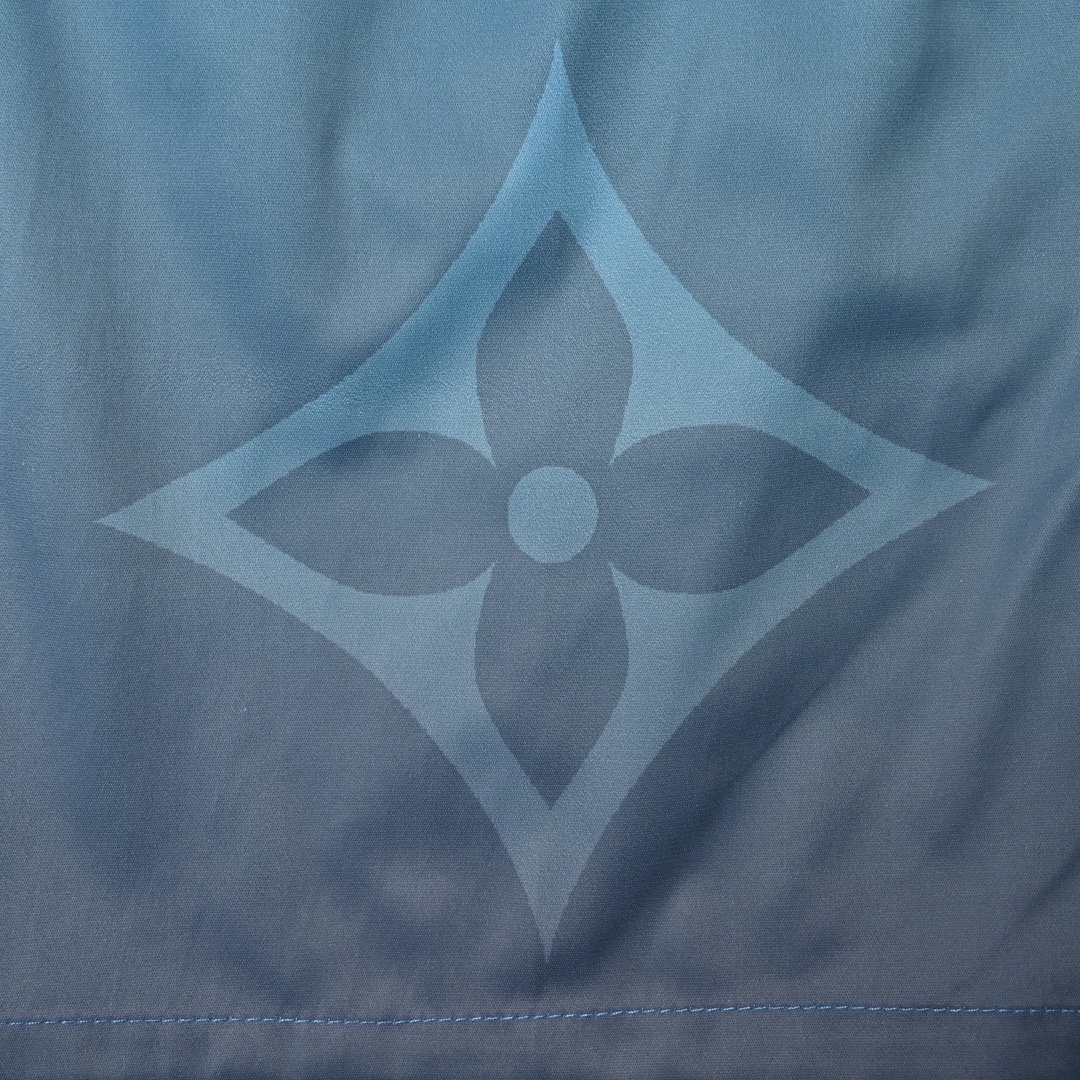 Louis Vuitton 路易威登 大印花图案渐变短裤 一款夏日短裤