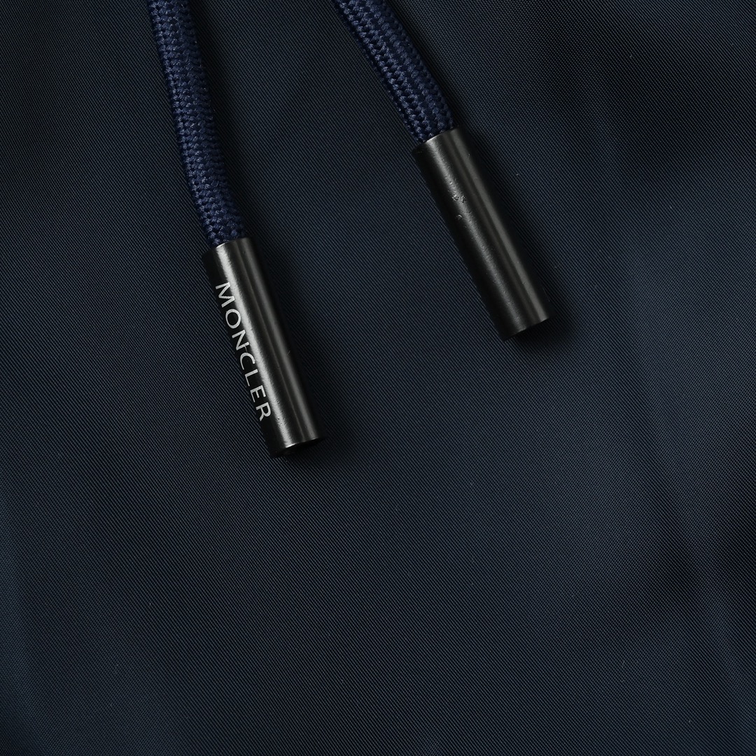 Moncler/蒙口 25ss 侧边织带短裤 灰色