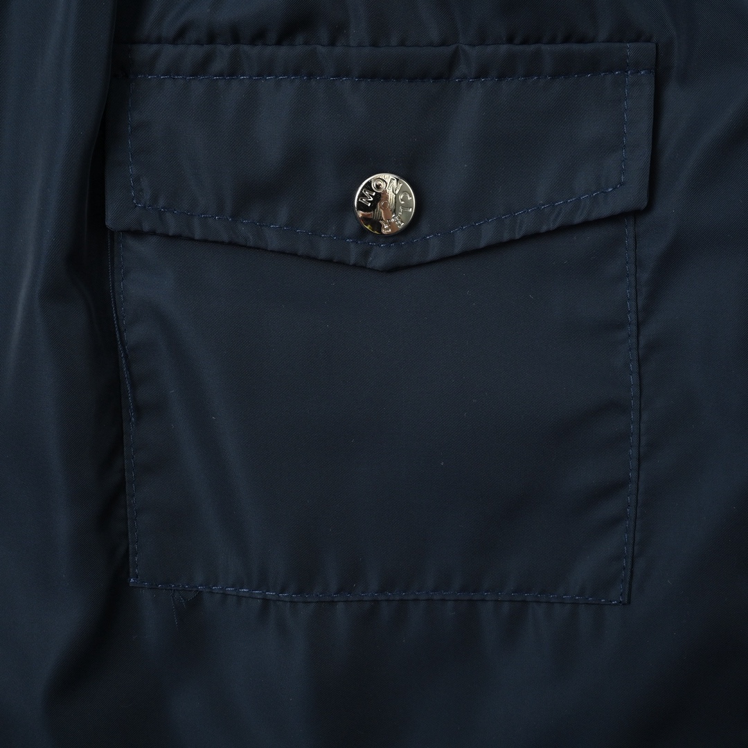 Moncler/蒙口 25ss 侧边织带短裤 灰色