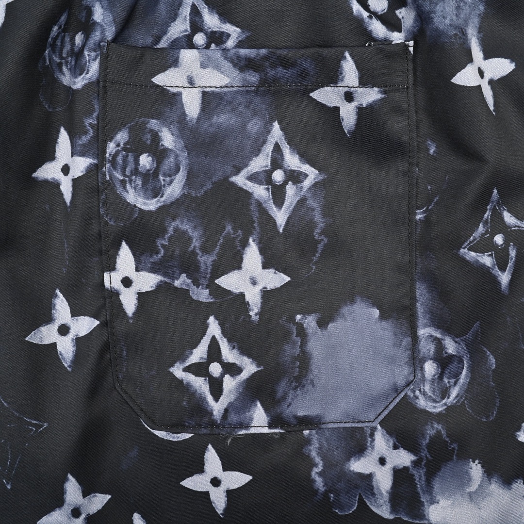 LOUIS VUITTON/路易威登 夜空满印老花沙滩短裤-Chinese UA Cheap High Quatity Brand Clothes Bags handbags Sneakers wholesale wholesaler seller from China Factory suppliers Fashion Clothing Shoes best Quality Beautiful Price LOUIS VUITTON/路易威登 夜空满印老花沙滩短裤