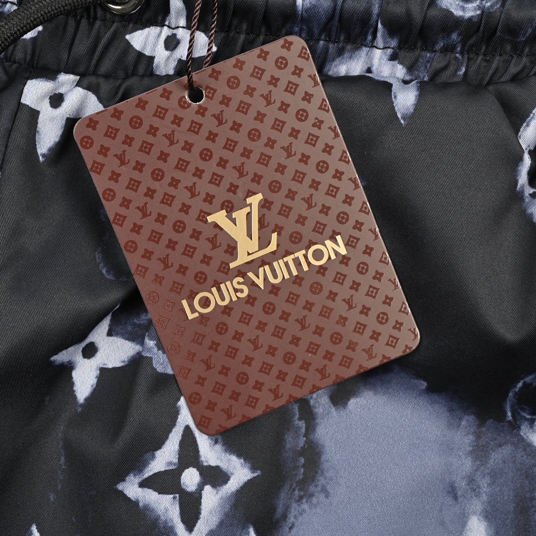 LOUIS VUITTON/路易威登 夜空满印老花沙滩短裤-Chinese UA Cheap High Quatity Brand Clothes Bags handbags Sneakers wholesale wholesaler seller from China Factory suppliers Fashion Clothing Shoes best Quality Beautiful Price LOUIS VUITTON/路易威登 夜空满印老花沙滩短裤