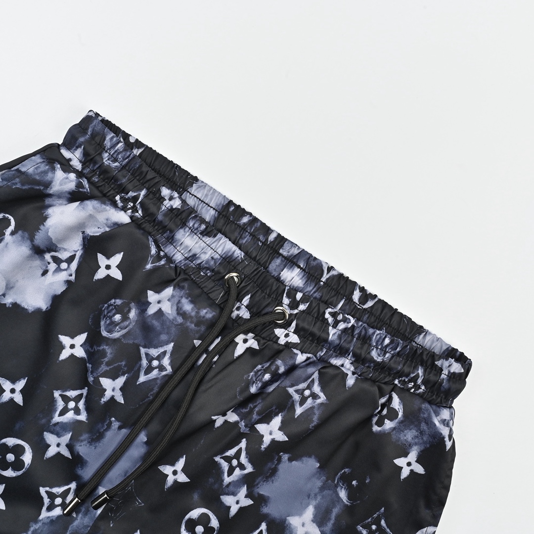 LOUIS VUITTON/路易威登 夜空满印老花沙滩短裤-Chinese UA Cheap High Quatity Brand Clothes Bags handbags Sneakers wholesale wholesaler seller from China Factory suppliers Fashion Clothing Shoes best Quality Beautiful Price LOUIS VUITTON/路易威登 夜空满印老花沙滩短裤