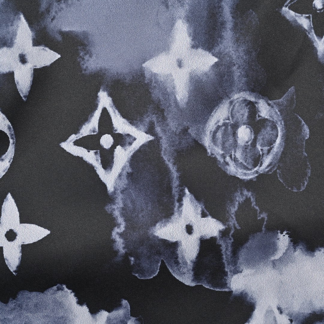 LOUIS VUITTON/路易威登 夜空满印老花沙滩短裤-Chinese UA Cheap High Quatity Brand Clothes Bags handbags Sneakers wholesale wholesaler seller from China Factory suppliers Fashion Clothing Shoes best Quality Beautiful Price LOUIS VUITTON/路易威登 夜空满印老花沙滩短裤