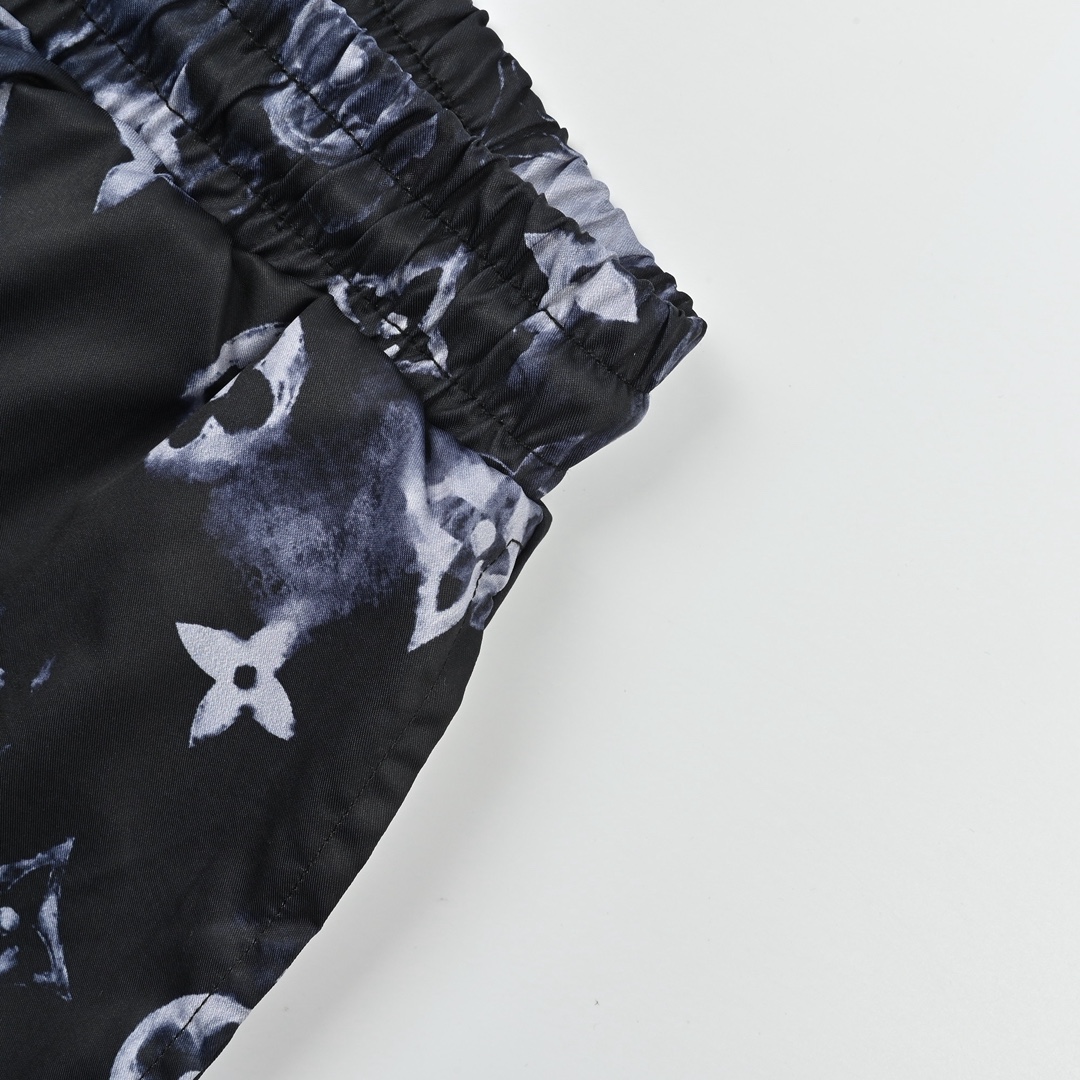 LOUIS VUITTON/路易威登 夜空满印老花沙滩短裤-Chinese UA Cheap High Quatity Brand Clothes Bags handbags Sneakers wholesale wholesaler seller from China Factory suppliers Fashion Clothing Shoes best Quality Beautiful Price LOUIS VUITTON/路易威登 夜空满印老花沙滩短裤