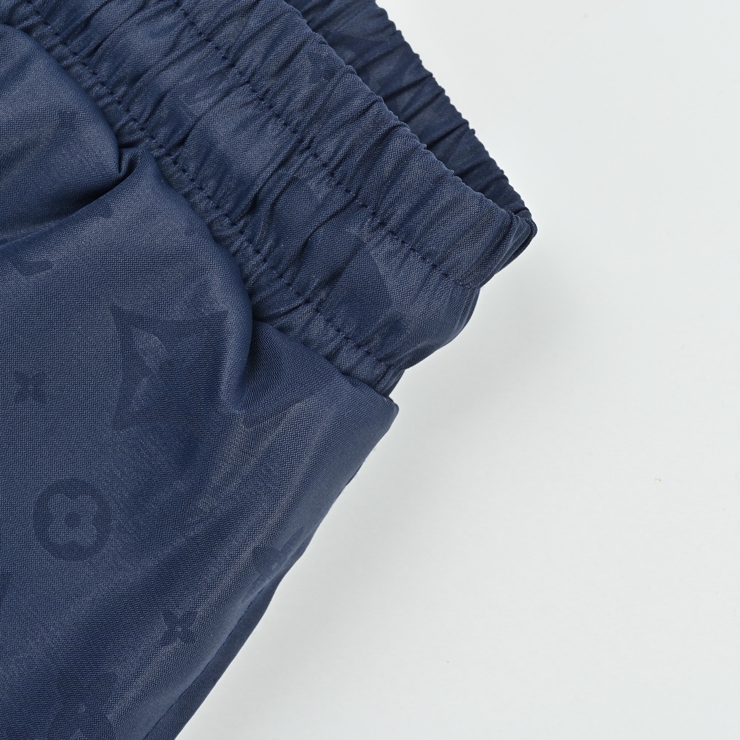 Louis Vuitton/路易威登 经典暗纹老花提花沙滩短裤-Chinese UA Cheap High Quatity Brand Clothes Bags handbags Sneakers wholesale wholesaler seller from China Factory suppliers Fashion Clothing Shoes best Quality Beautiful Price Louis Vuitton/路易威登 经典暗纹老花提花沙滩短裤