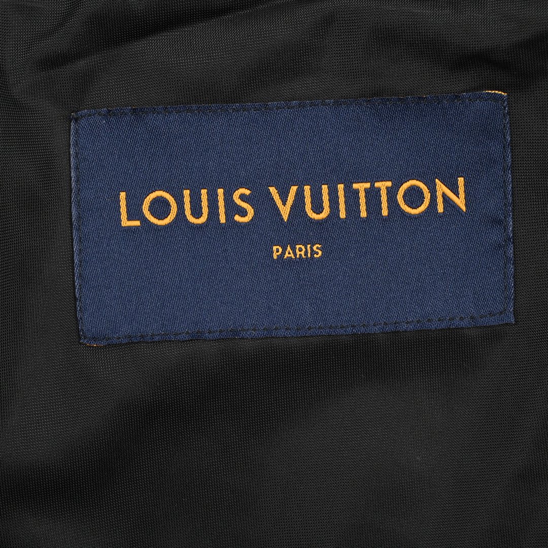 Louis Vuitton 路易威登 满印连帽夹克风衣外套 风衣这款LV连帽夹克