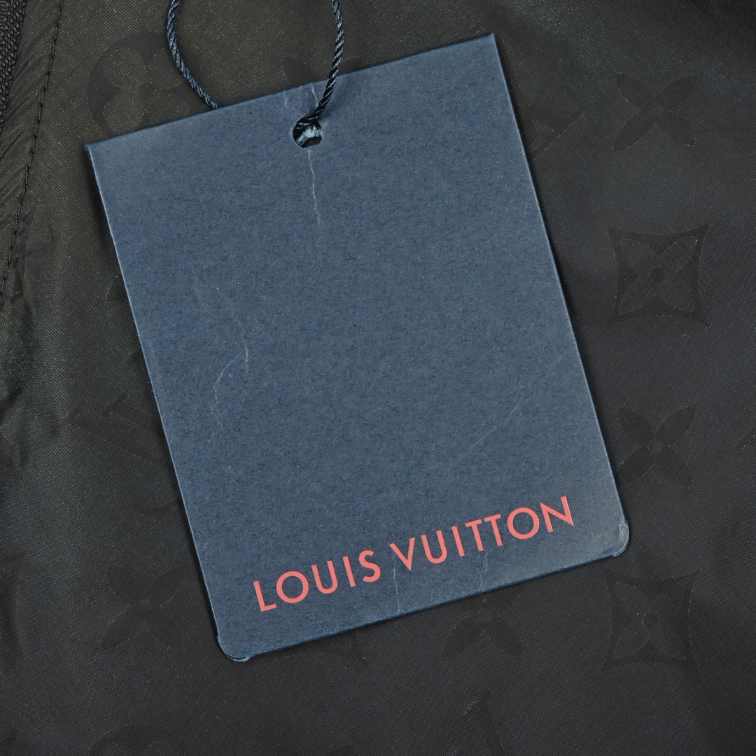 Louis Vuitton 路易威登 满印连帽夹克风衣外套 风衣这款LV连帽夹克