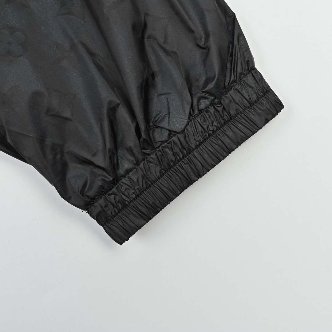 Louis Vuitton 路易威登 满印连帽夹克风衣外套 风衣这款LV连帽夹克