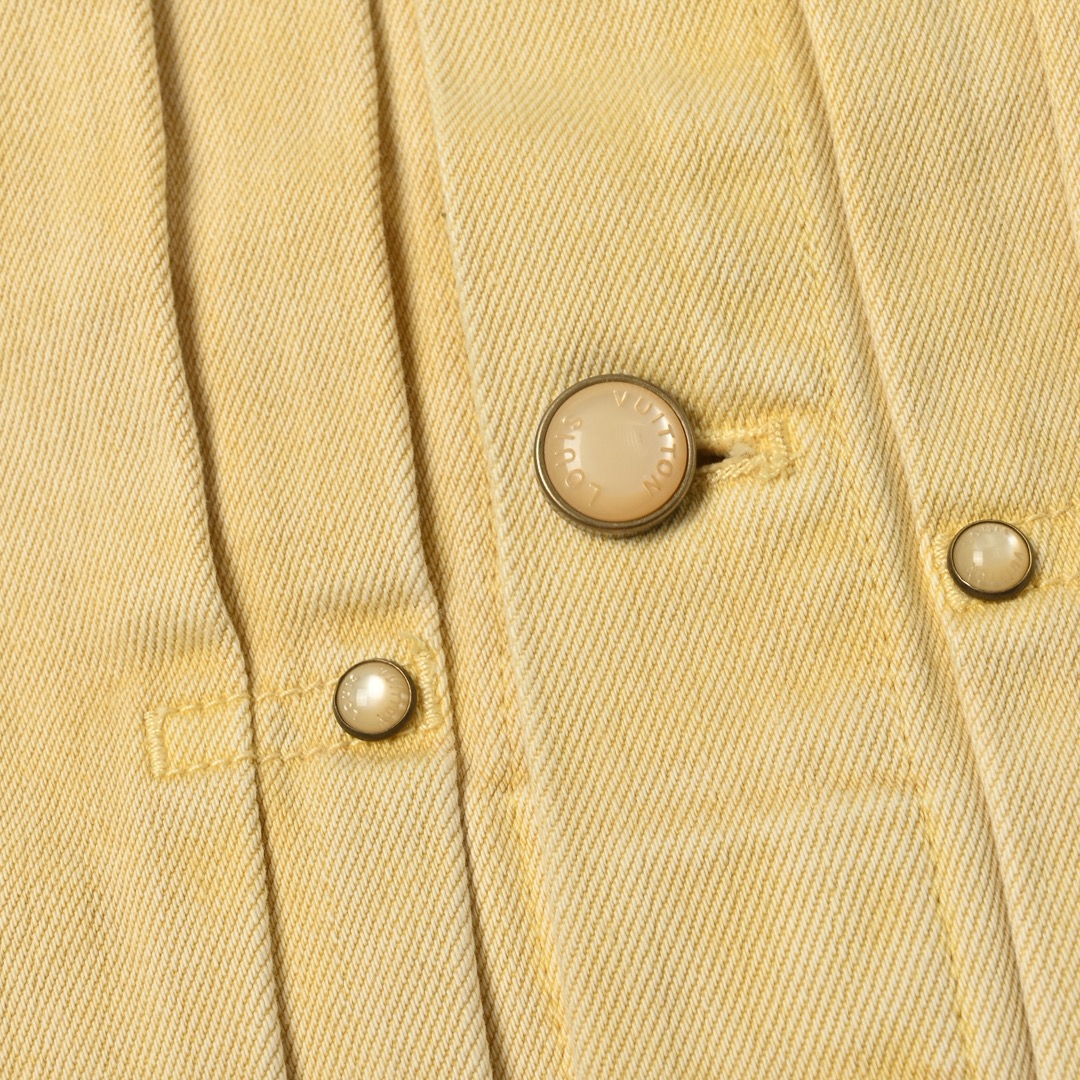 Louis Vuitton 路易威登 压花浮雕口袋牛仔外套-Chinese UA Cheap High Quatity Brand Clothes Bags handbags Sneakers wholesale wholesaler seller from China Factory suppliers Fashion Clothing Shoes best Quality Beautiful Price Louis Vuitton 路易威登 压花浮雕口袋牛仔外套