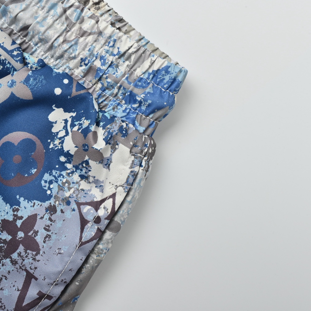 Louis Vuitton/路易威登 侧边条纹满印沙滩短裤-Chinese UA Cheap High Quatity Brand Clothes Bags handbags Sneakers wholesale wholesaler seller from China Factory suppliers Fashion Clothing Shoes best Quality Beautiful Price Louis Vuitton/路易威登 侧边条纹满印沙滩短裤