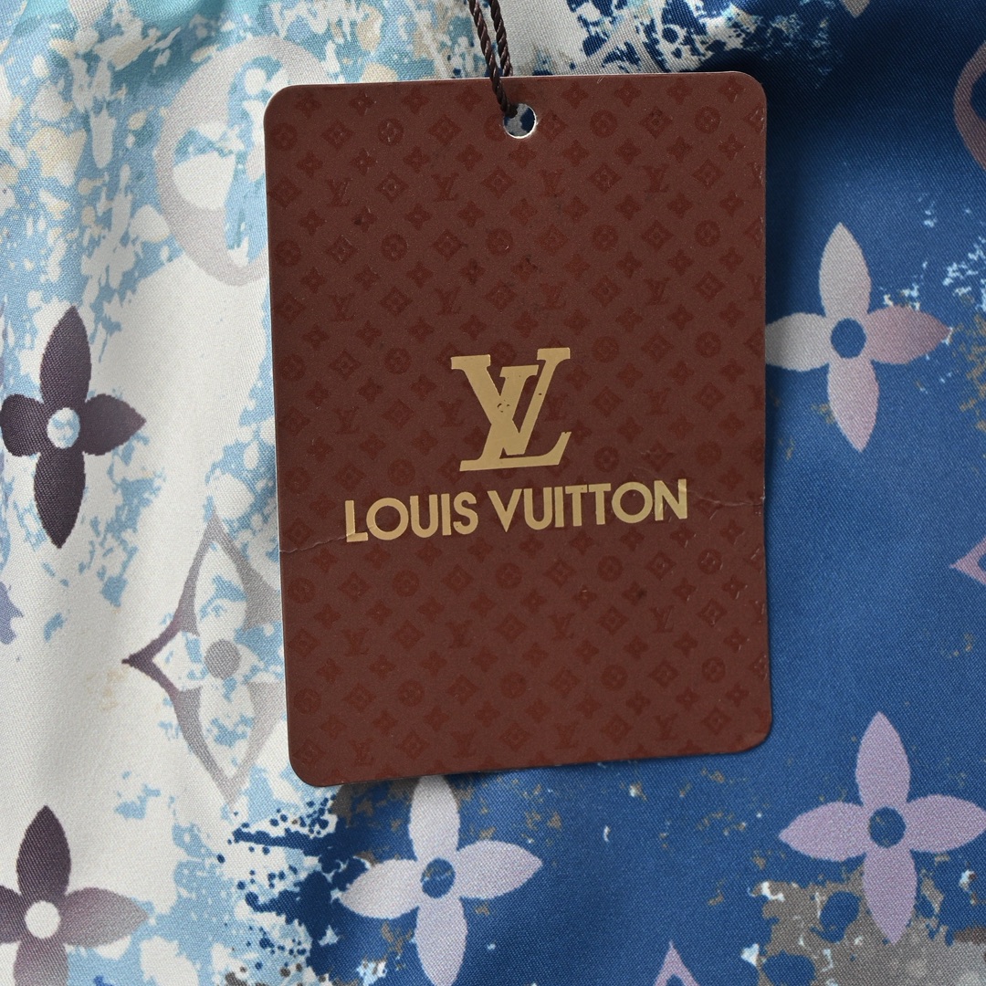 Louis Vuitton/路易威登 侧边条纹满印沙滩短裤-Chinese UA Cheap High Quatity Brand Clothes Bags handbags Sneakers wholesale wholesaler seller from China Factory suppliers Fashion Clothing Shoes best Quality Beautiful Price Louis Vuitton/路易威登 侧边条纹满印沙滩短裤