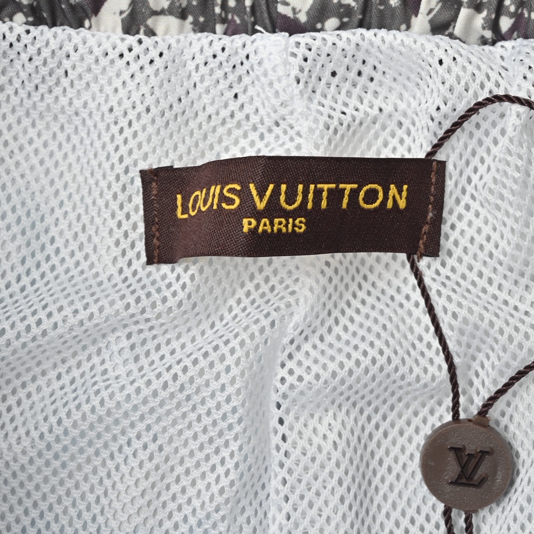 Louis Vuitton/路易威登 侧边条纹满印沙滩短裤-Chinese UA Cheap High Quatity Brand Clothes Bags handbags Sneakers wholesale wholesaler seller from China Factory suppliers Fashion Clothing Shoes best Quality Beautiful Price Louis Vuitton/路易威登 侧边条纹满印沙滩短裤