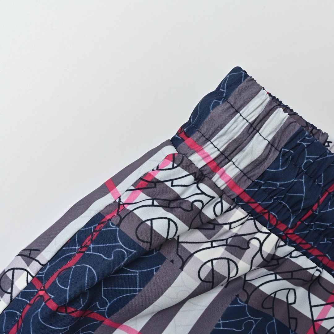 Burberry/巴宝莉 经典大格子沙滩短裤