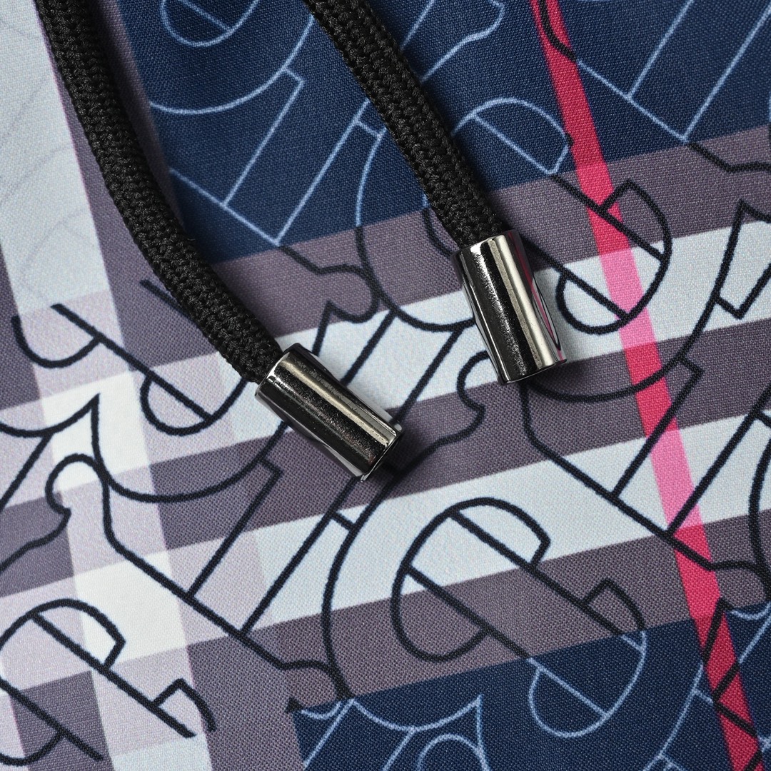 Burberry/巴宝莉 经典大格子沙滩短裤