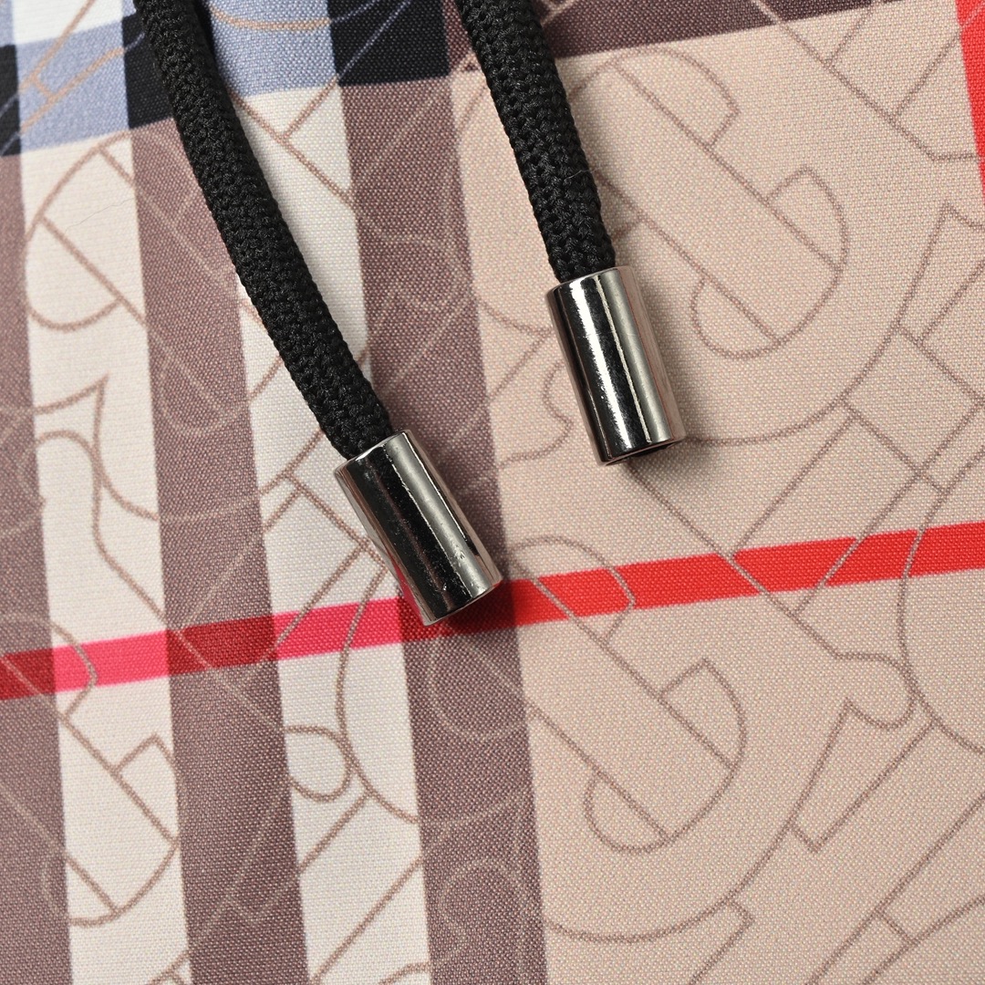 Burberry/巴宝莉 经典大格子沙滩短裤