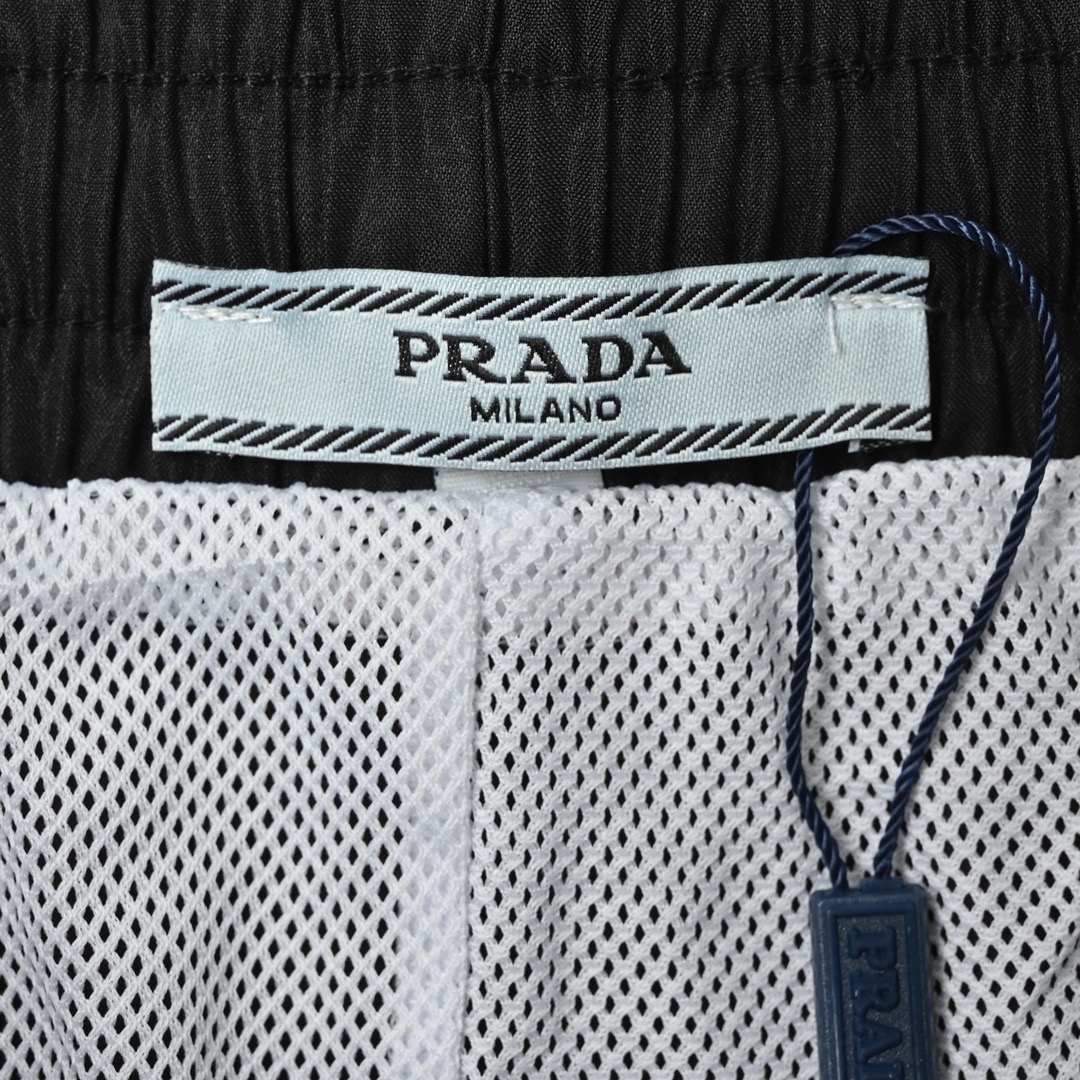 Prada 普拉达 经典红饰条三角标沙滩短裤