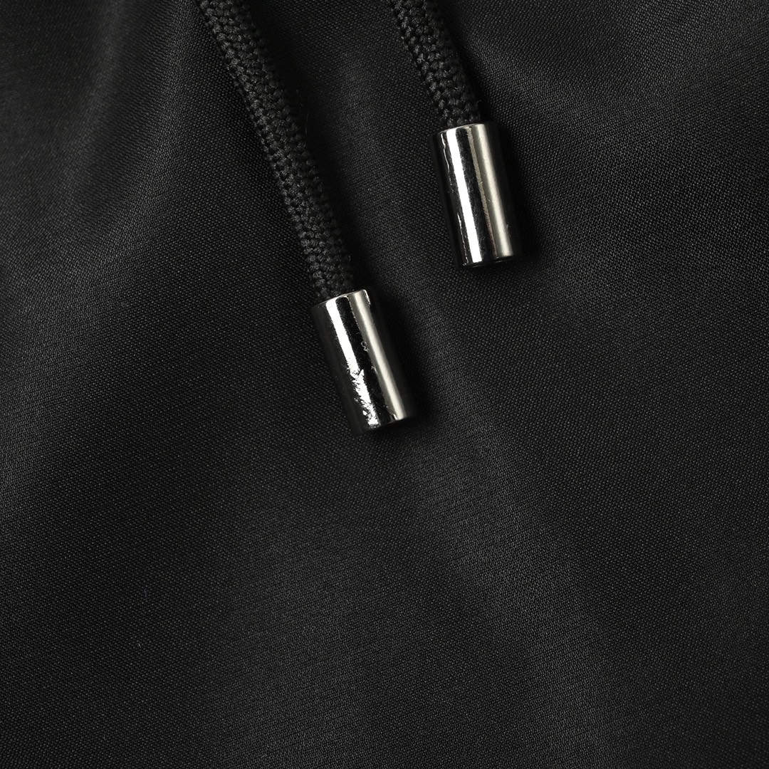 Prada 普拉达 经典红饰条三角标沙滩短裤