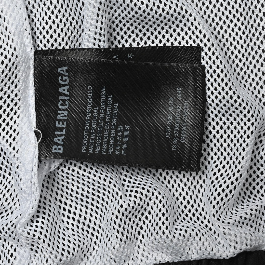 巴黎世家 锁扣沙滩短裤