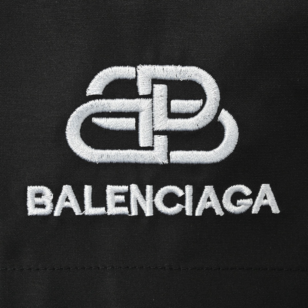 巴黎世家 锁扣沙滩短裤