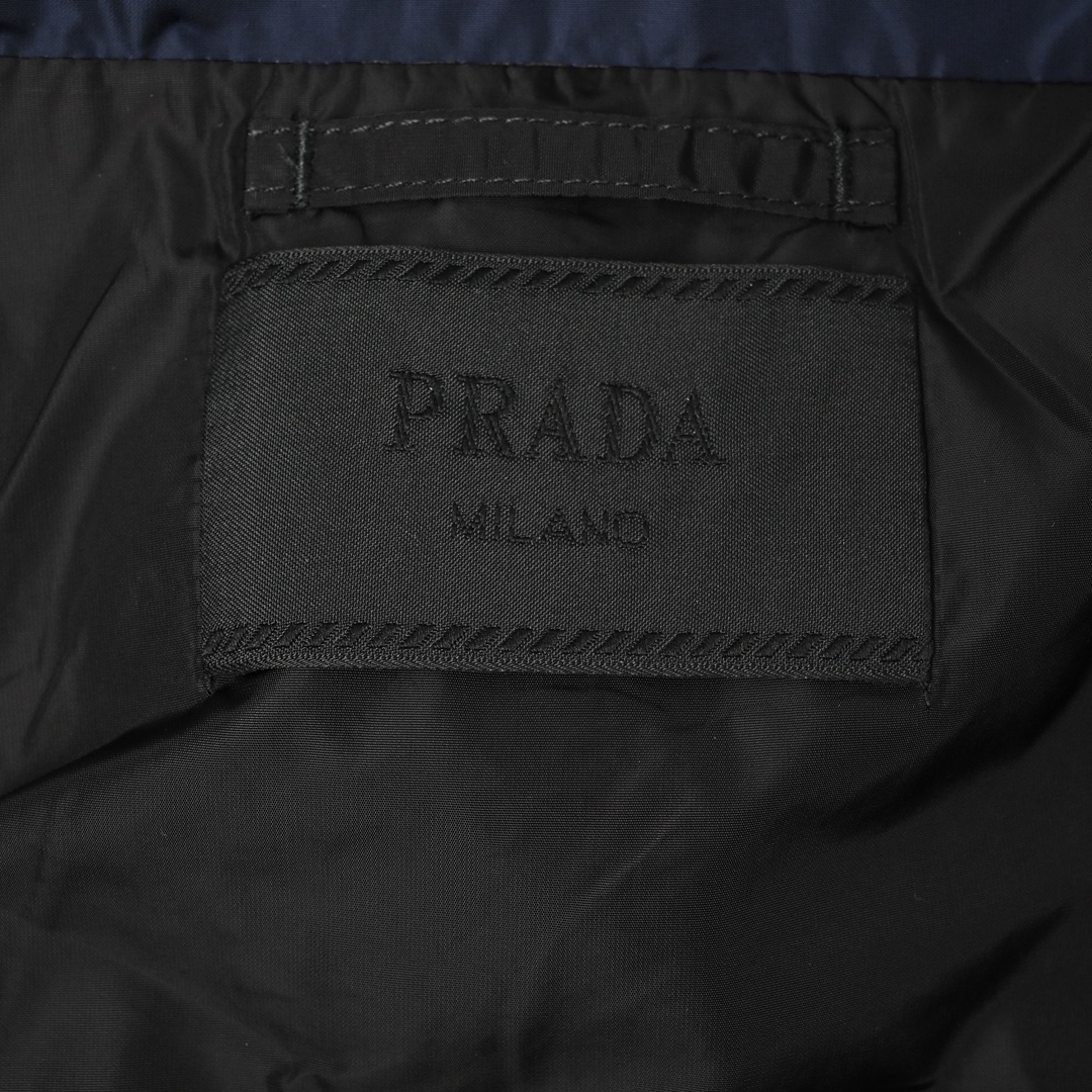 Prada/普拉达 25Fw 手臂三角标立领夹克