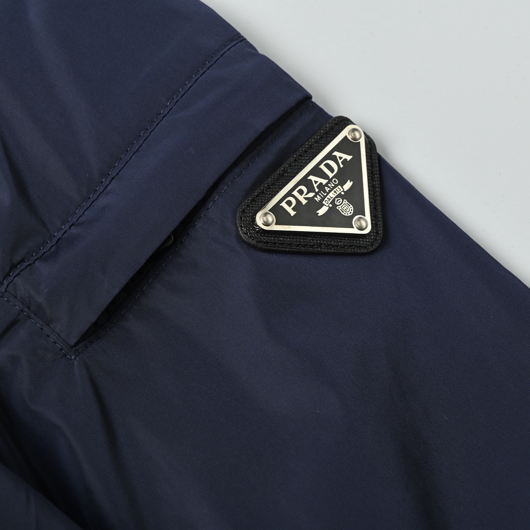 Prada/普拉达 25Fw 手臂三角标立领夹克