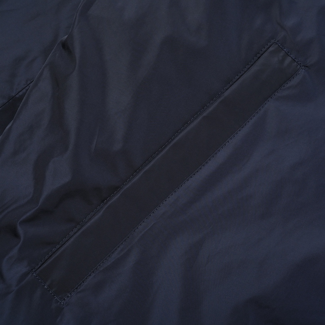 Prada/普拉达 25Fw 手臂三角标立领夹克